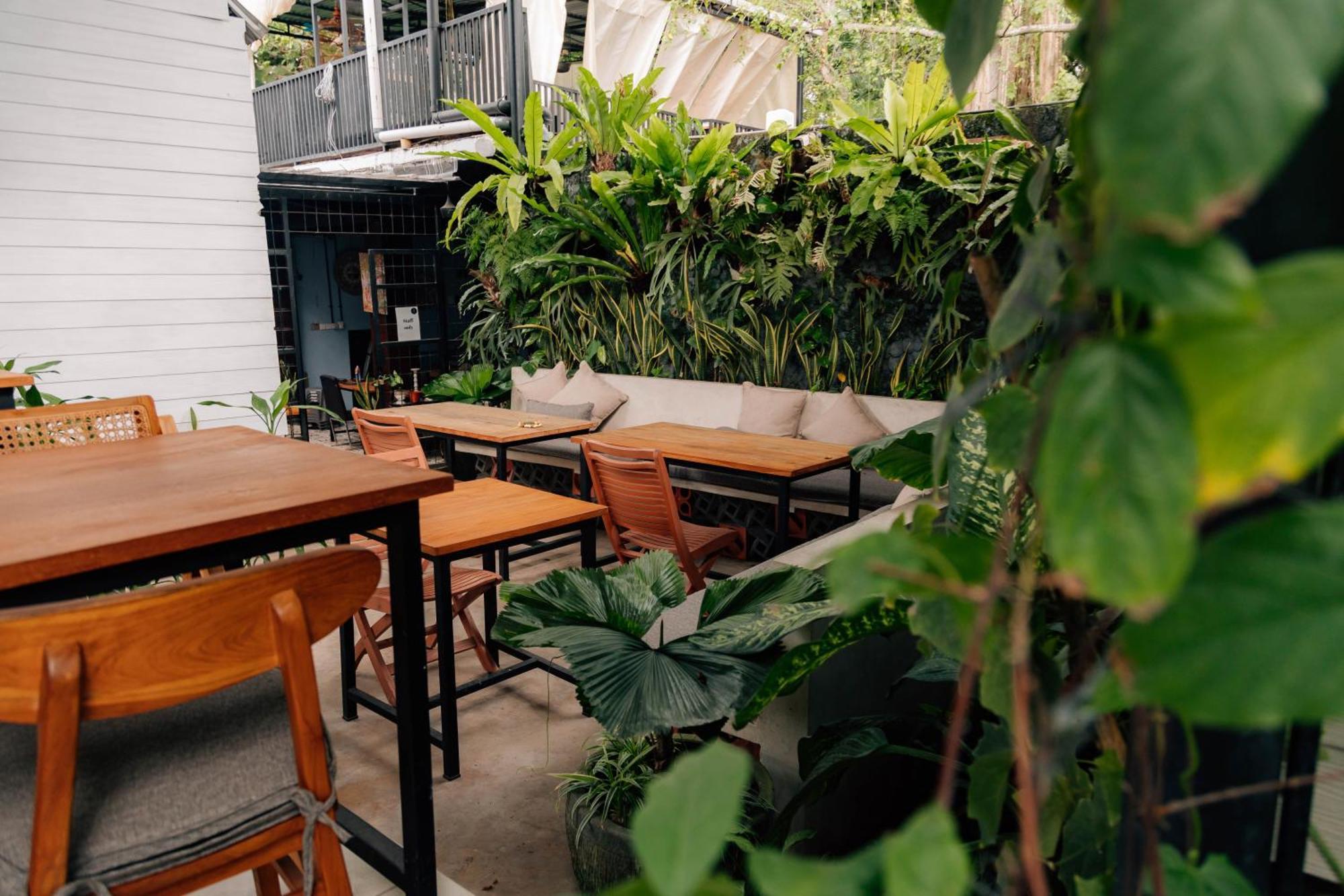 The Jungle Hostel Canggu Экстерьер фото