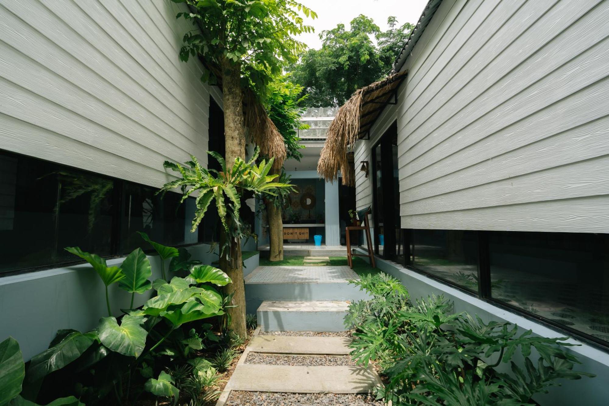 The Jungle Hostel Canggu Экстерьер фото